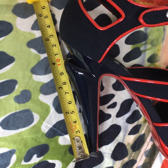 Chanel 38 Red Patent Leather & Black Fabric 7.5 - Picture 12 of 16